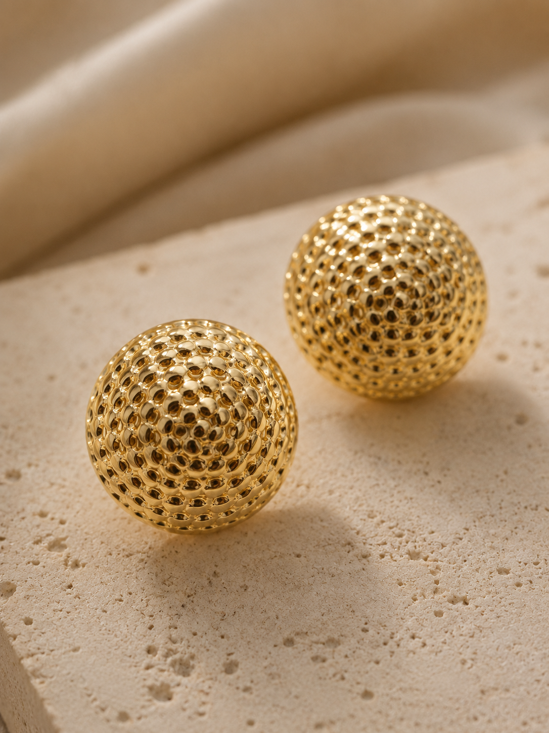 Boucles d’Oreilles Luna Lumière Dorée en Acier Inoxydable 316L – Chic Intemporel.